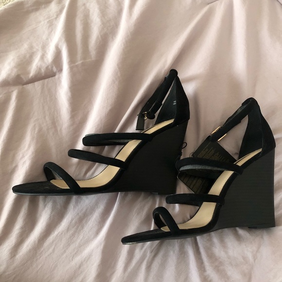 New w/tags Sz 10 Black Strappy Wedge Heels - Picture 3 of 4